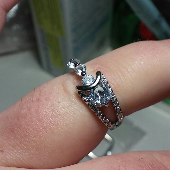 14k WG/Silver Cross Over Journey Diamond Ring sz 7